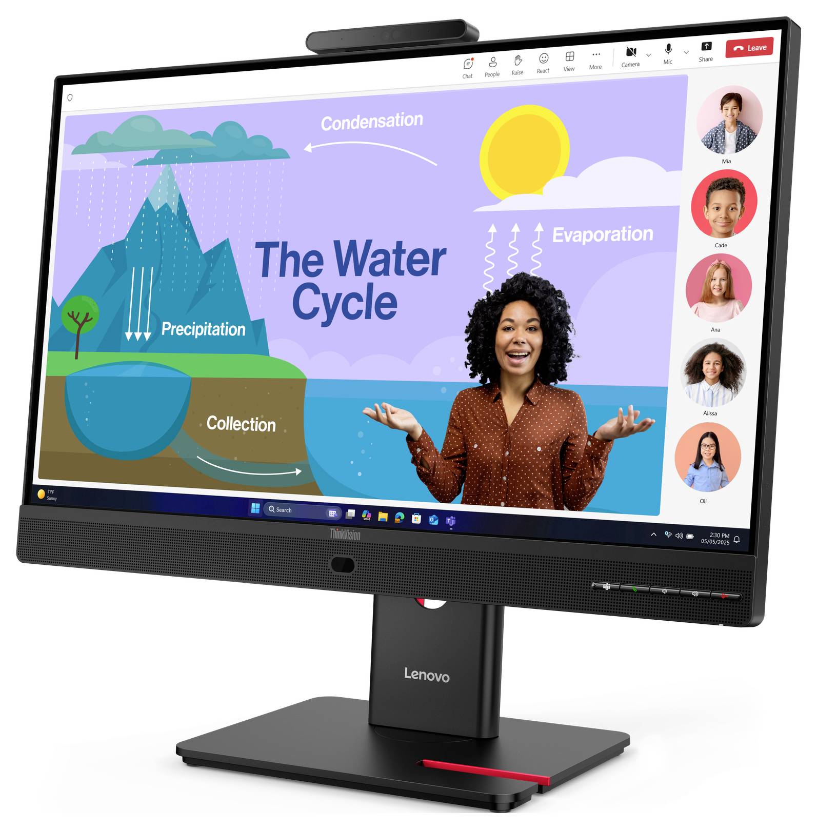 Egy tanár a Lenovo monitoron egy "Vízkörkörfolyamat" leckét mutat be, amely a felcímkézett párolgást, kondenzációt, csapadékot és gyűjtést mutatja, além hogy a dia mellett hallgatói videó-miniatűrök találhatók.