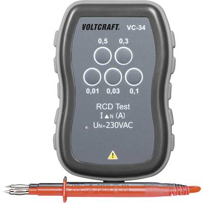 Egy RCD-teszter 'VOLTCRAFT VC-34' felirattal, különböző áramerősségek (0,5 A-től 0,03 A-ig) tesztlyukait mutatja, 230 VAC feszültséggel. Egy tesztdugó fekszik előtte.