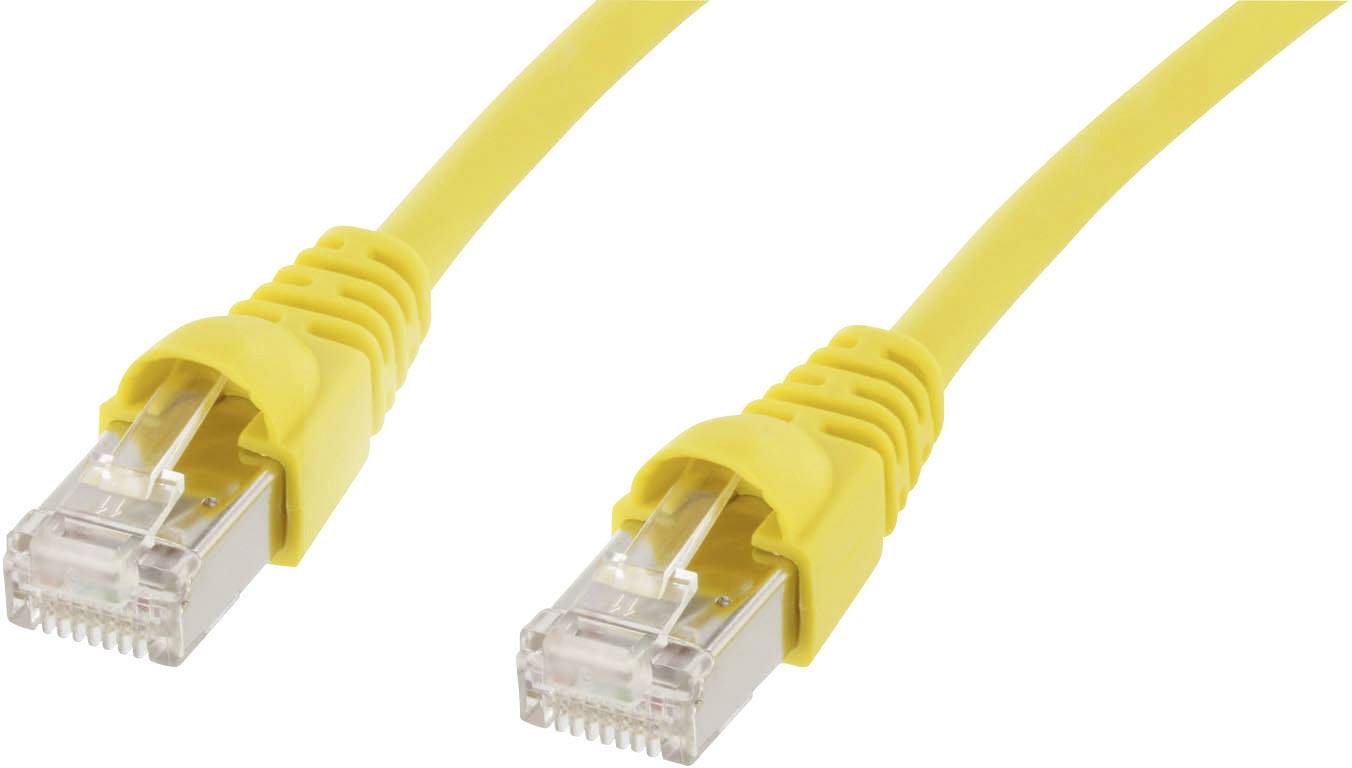 Sárga Ethernet-kábel két RJ-45 csatlakozóval, amelyet számítógépek hálózathoz csatlakoztatásához és adatátvitelhez használnak.