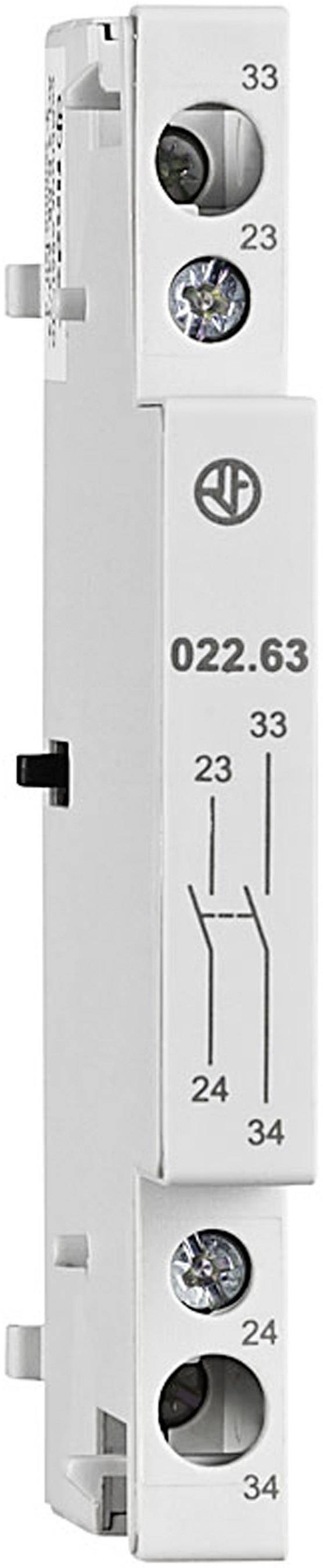 Keskeny, fehér elektromos kapcsoló számokkal és vonaldiagrammal. A felső és alsó érintkezők 33, 23, 24, 34 számokkal vannak megjelölve.