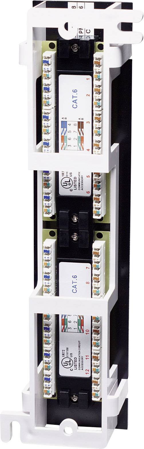 Egy függőlegesen elrendezett patch panel nyílás a CAT5- és CAT6-kábelek számára rendezett kábelezést biztosít a hálózati szekrényekben.