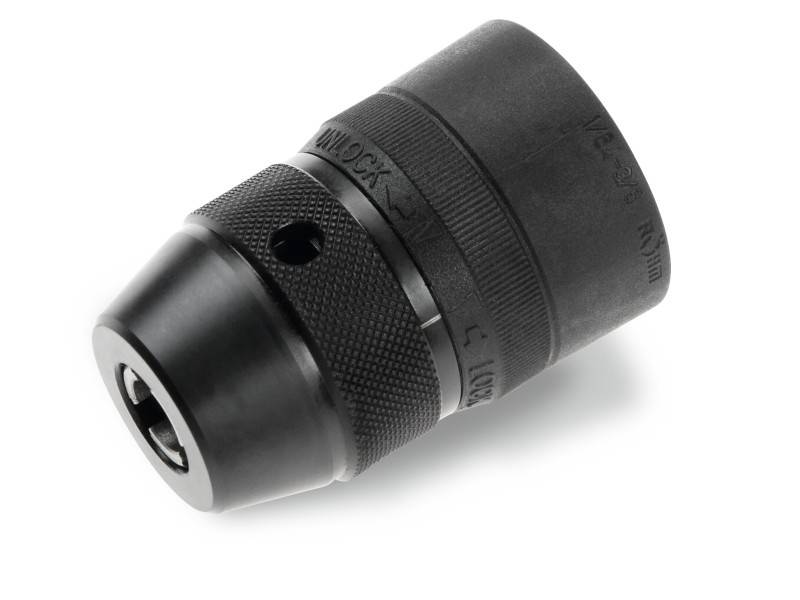 Fekete fúrótokmány bordázott felülettel, zárószerkezetet mutat.