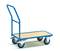 Kék négykerekű szállítókocsi fogantyúval, alkalmas nehéz terhek szállítására sima felületen.