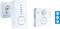 Egy kék gombokkal ellátott dugaszadapter- és érzékelőkészlet. Ezek intelligens eszközök otthoni automatizáláshoz.