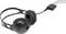 Fekete vezetékes fejhallgató, elektronikus eszközhöz csatlakoztatva. Alkalmas zenehallgatásra vagy telefonbeszélgetésekre.