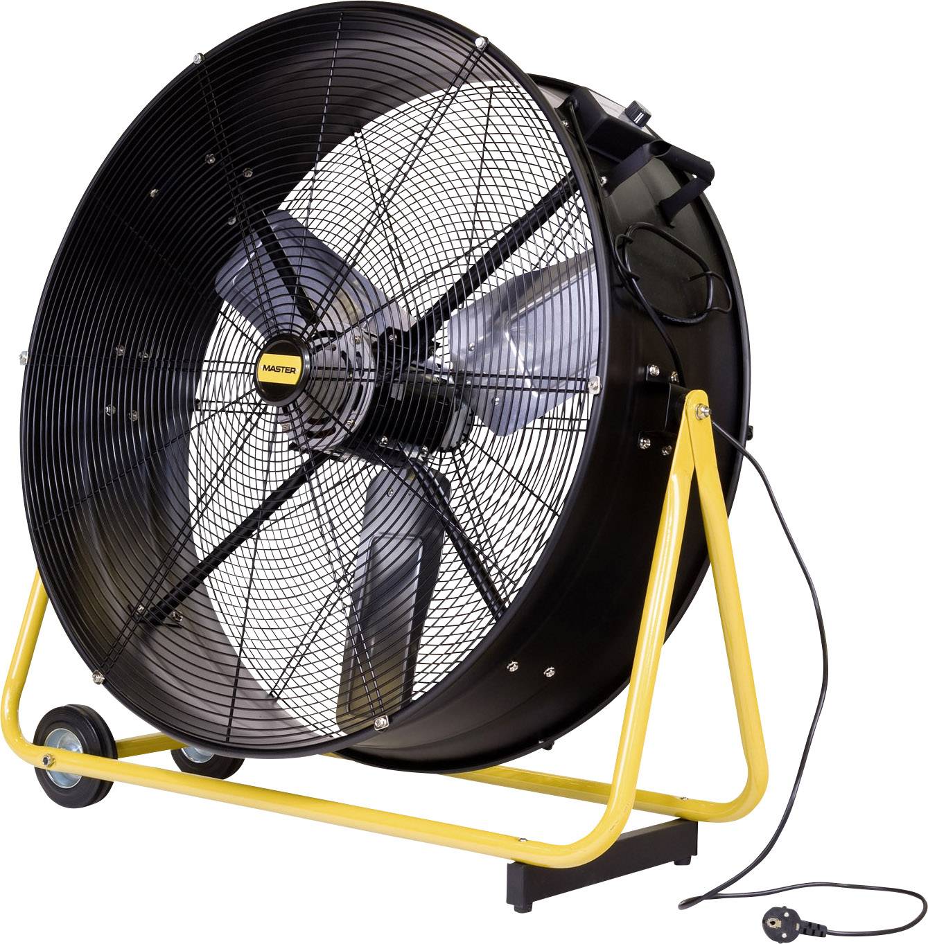 Nagy fekete ventilátor sárga keretben kerekekkel, ipari szellőztetésre alkalmas. Tápkábel a padlón pihen.