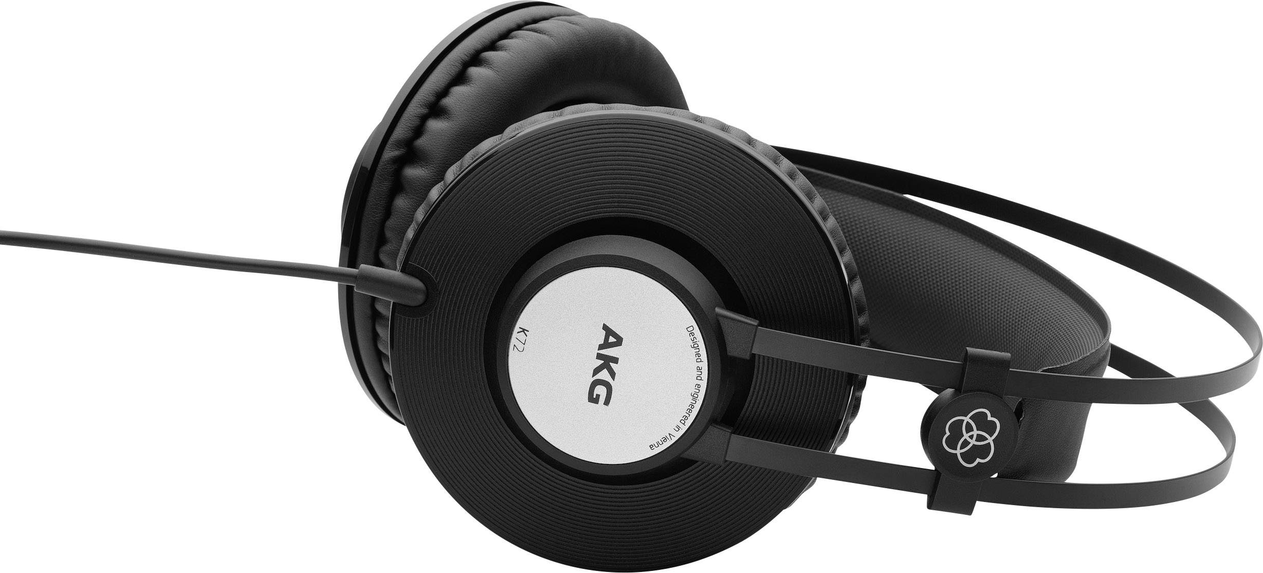 Fekete over-ear fejhallgató kerek fülkagylókkal és diszkrét márkalogóval az oldalán. Tökéletes zenehallgatáshoz.