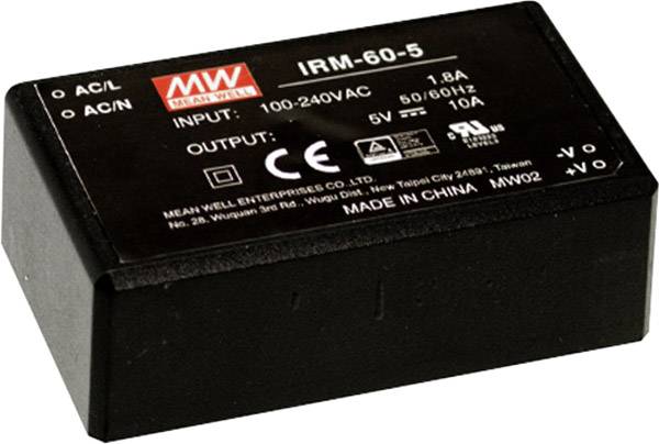 Fekete tápegység modul, amelyen a felirat: 'Bemenet: 100-240V AC, Kimenet: 5V, 10A'. Gyártó: Mean Well.