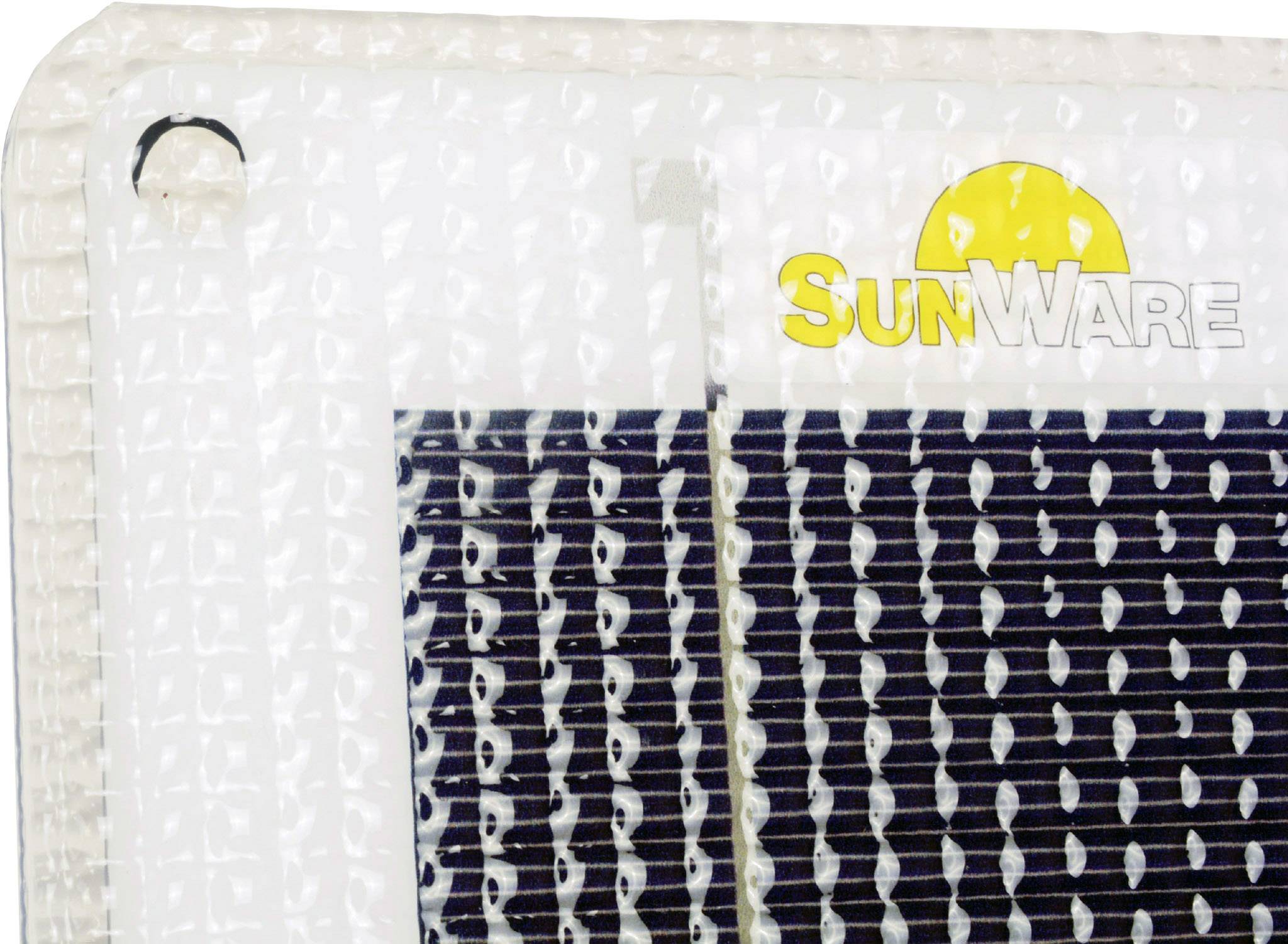 Egy SunWare logós napelem, amelyet részben műanyag fólia borít.