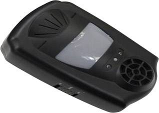 Egy tenyérnyi méretű fekete eszköz érzékelőkkel és kerek nyílással, valószínűleg egy ultrahangos állatriasztó készülék.