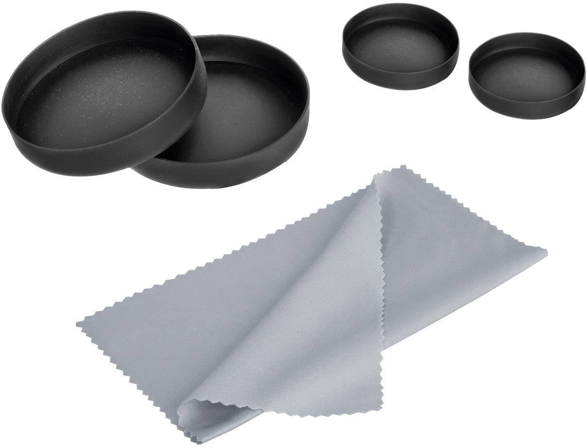 Fekete kerek tartályok különböző méretekben egy összehajtogatott, világosszürke tisztítókendő mellett.