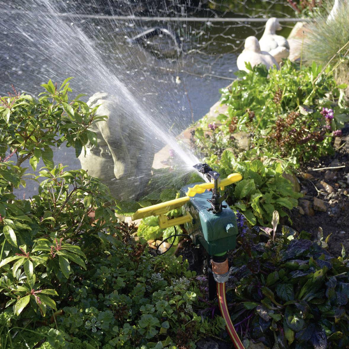 Napelemes, mozgásérzékelős vízsugaras kutya-, macska-, madár- és egyéb állatriasztó, Gardigo-3