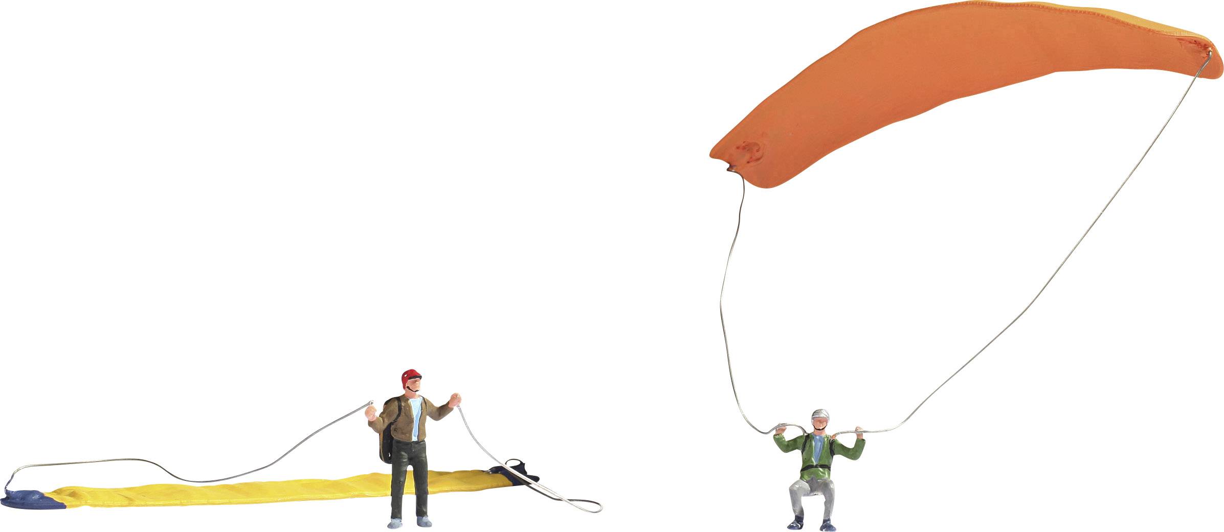 Két figura tart mérőszalagokat, amelyek a padlón fekszenek. A bal oldali figura sapkát visel, a jobb oldali pedig kabátot.