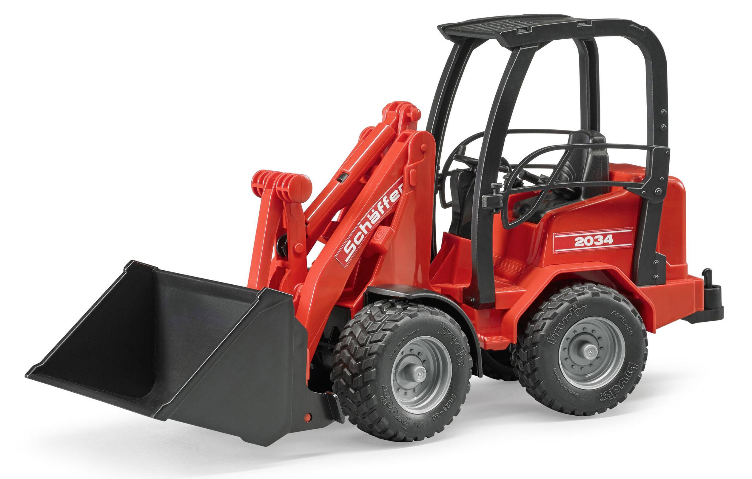 Egy piros játék rakodógép fekete kanállal és négy kerékkel. A járművön a 'Schaeffer 2034' felirat szerepel.