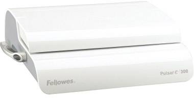 Egy fehér Fellowes márkájú iratfűző gép, Pulsar E300 modell, lekerekített, kompakt dizájnnal, irodai munkákhoz alkalmas.