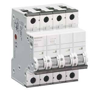 Elektromos védőkapcsoló öt billenőkapcsolóval. Alkalmas túláram elleni védelemre épületek elektromos hálózatában.