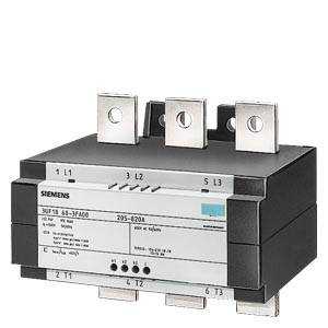 Egy Siemens kapcsolókészülék három fázishoz kapcsolódó csatlakozóval, ipari elektromos vezérlőrendszerekben alkalmazva.