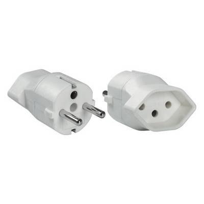 Két fehér utazási adapter, amelyek alkalmasak európai csatlakozóaljzatokhoz, elölnézeti és hátulnézeti képen ábrázolva.