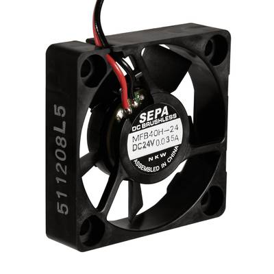 Egy fekete, négyzet alakú ventilátor kábelekkel, amelyen a felirat: 'SEPA DC Brushless, MFB40H-24, DC24V 0.035A, Kínában összeszerelve'.