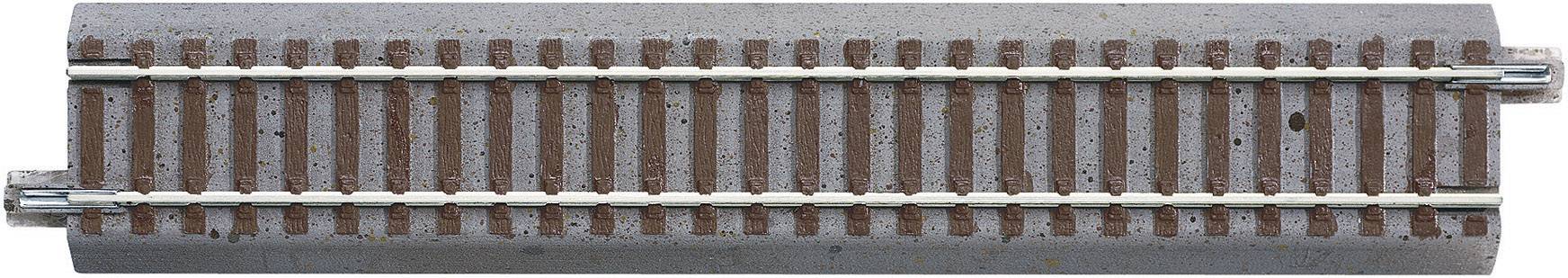 Szürke betonból készült vágányszakasz fémsínek, modellvasút elrendezésekhez alkalmas.