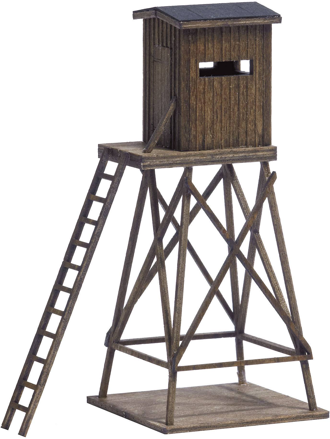 'Egy fa lesipont modellje létrával, stabil fa rudakból álló szerkezeten állva.'