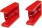 L alakú piros műanyag alkatrészek, valószínűleg csatlakozóként vagy tartóként használva, kis fémcsappal a belsejükben.