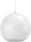 Fehér, gömb alakú mennyezeti lámpa műanyagból, látható tápkábellel és az alsó szélén lévő résekkel a fény kibocsátásához.