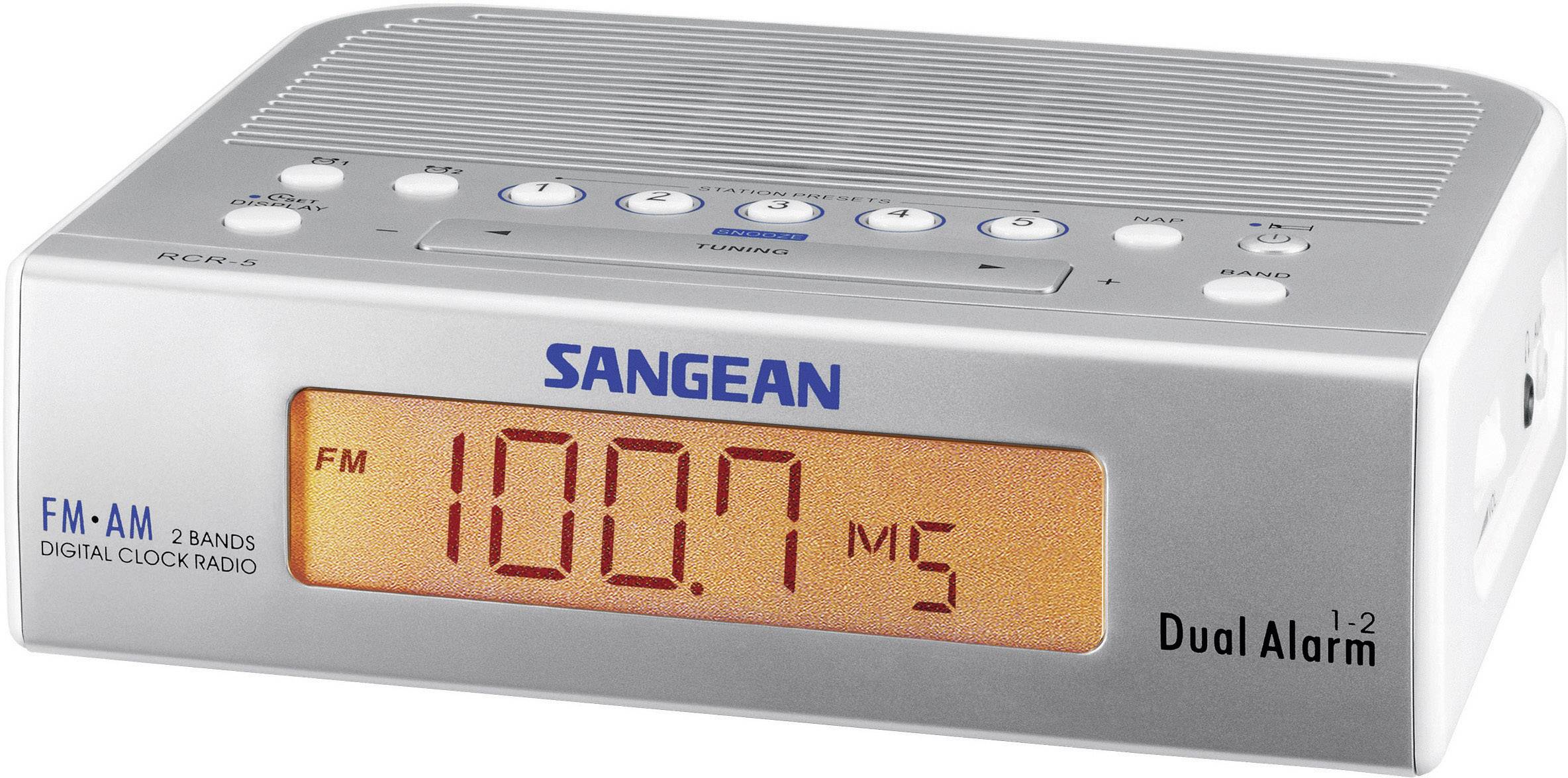 Egy digitális FM/AM rádiós ébresztőóra nagy, narancssárga háttérvilágítású kijelzővel, amelyen a 100,7 MHz frekvencia látható. Dupla ébresztési funkcióval rendelkezik.