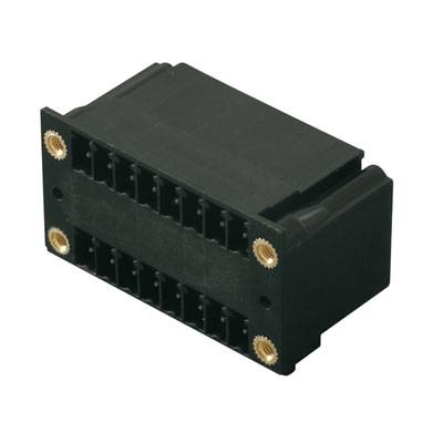 Egy fekete, négyszögletes elektromos csatlakozó, amely több sornyi csatlakozótűvel rendelkezik.