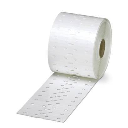 Egy tekercs nyomtatott, perforált öntapadós címkepapír fehér címkékkel, egymásra pakolva.