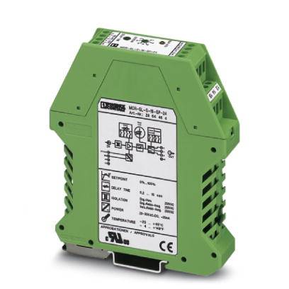 Zöld elektronikai modul több csatlakozóval és műszaki információkkal az előlapján.