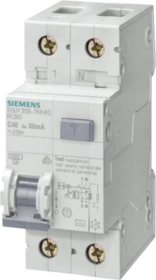 Egy fehér Siemens RCBO védőkapcsoló, 5SU1 356-7KK40 típusszámmal, kék karral. Védi az elektromos áramköröket.