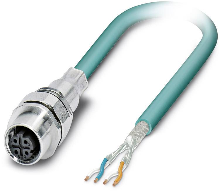 Egy zöld Ethernet-kábel fém csatlakozóval és nyitott végekkel, amelyeken szabadon látszanak a rézhuzalok, ipari felhasználásra alkalmas.