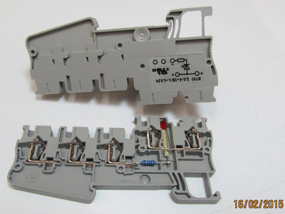 Sensor/actuator terminal block STIO 2,5/43B/LLA24RD/OM 3209154