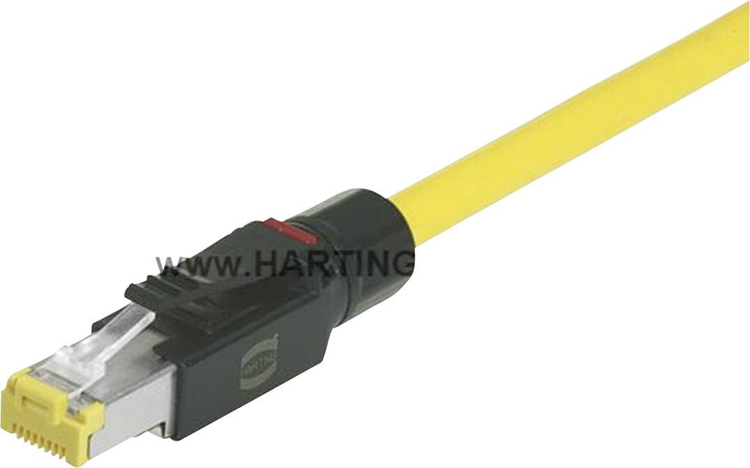 Sárga Ethernet-kábel fekete csatlakozóval, hálózati kapcsolódási technológiát mutat. A márkanév a csatlakozón látható.