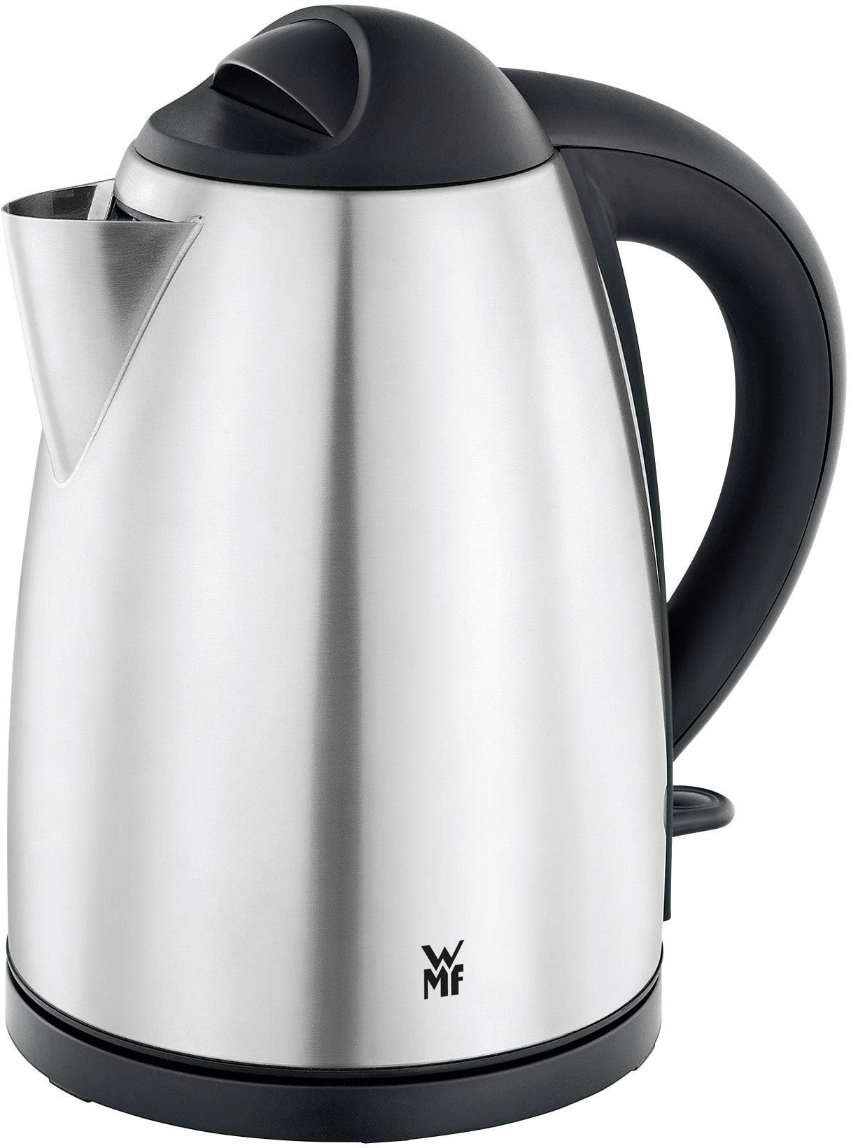 Egy ezüstszínű vízforraló áll függőlegesen, fekete fogantyúval. A készülék alsó részén a 'WMF' logó látható.