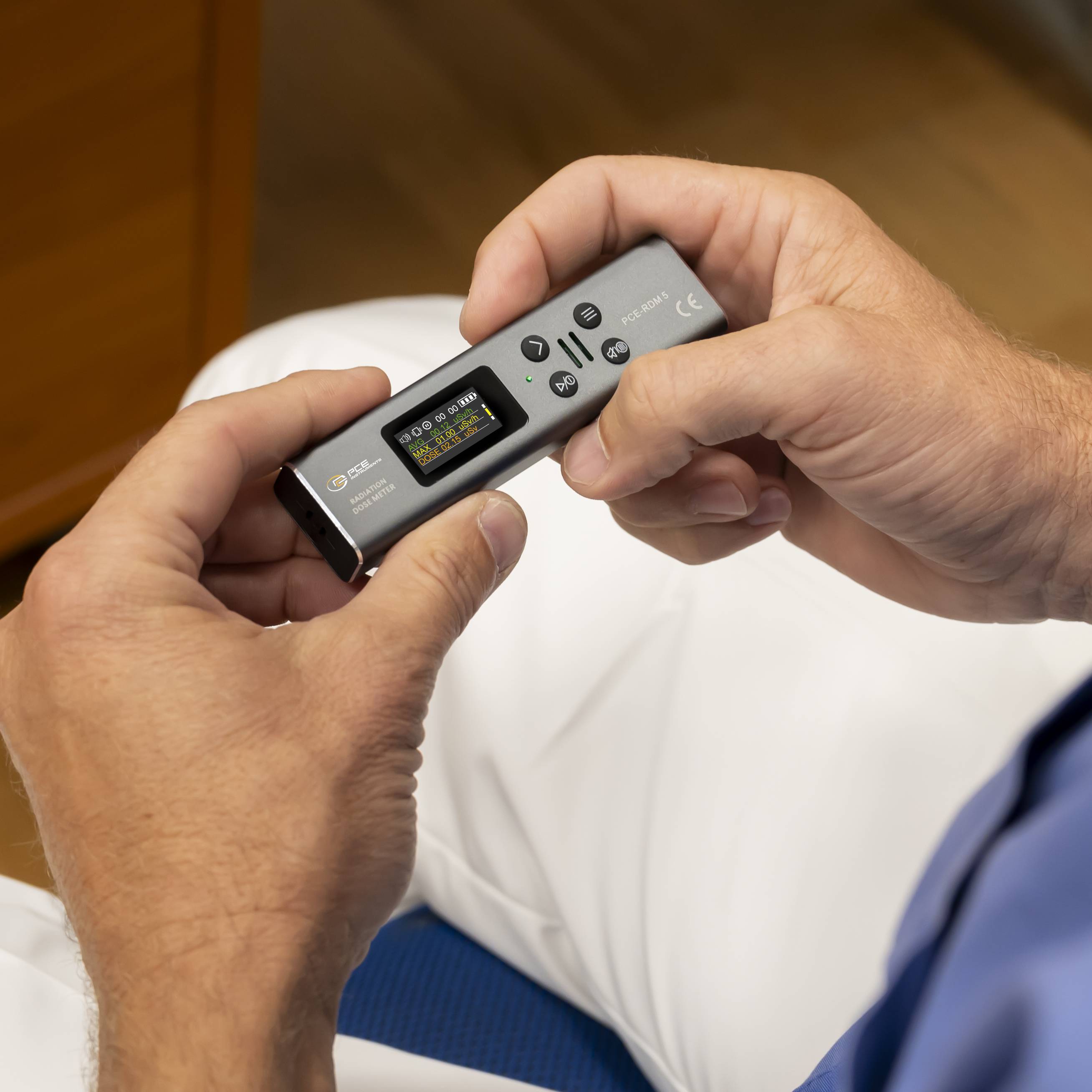 PCE Instruments Geiger-Müller számlálócső Sugárzás: Gamma, Röntgen, Béta akusztikus riasztás, doziméter funkcióval, opti-2