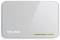 Egy szürke TP-Link hálózati switch, TL-SF1005D modellszámmal, öt hálózati csatlakozóval és zöld LED-jelzőfényekkel az elülső oldalán.