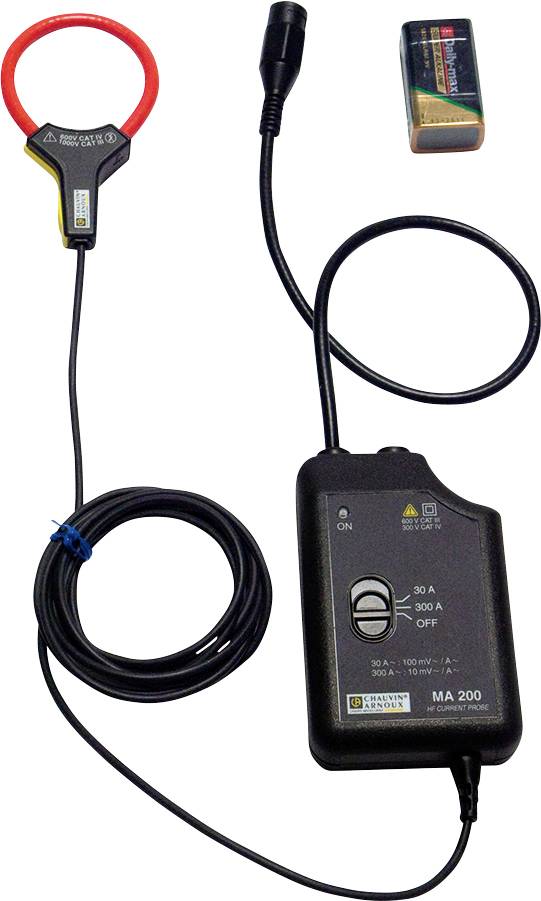 Un trasformatore di corrente a pinza con anello di misurazione rosso, dispositivo di controllo nero e batteria. Adatto per misurazioni di corrente fino a 300 A.