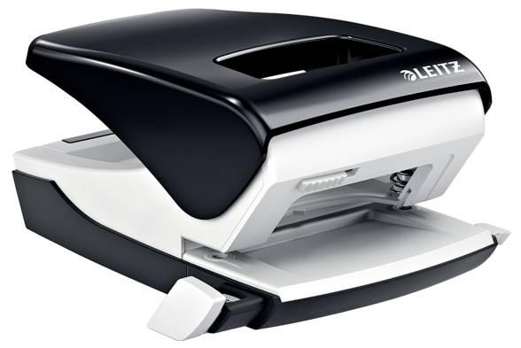 Un perforatore nero e bianco della marca Leitz, aperto e pronto per forare la carta.