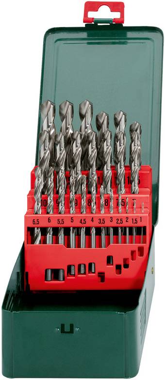 Custodia aperta con punte da trapano multiple in argento organizzate per dimensione in un supporto rosso