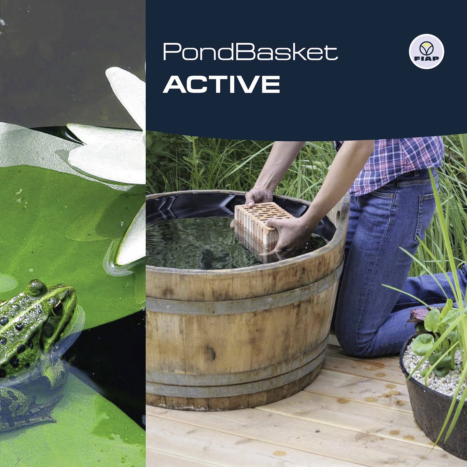'PondBasket ACTIVE' mostra una persona che solleva un cestello per stagno da un fusto d'acqua. Una rana è seduta vicino all'acqua. In alto a sinistra il logo.