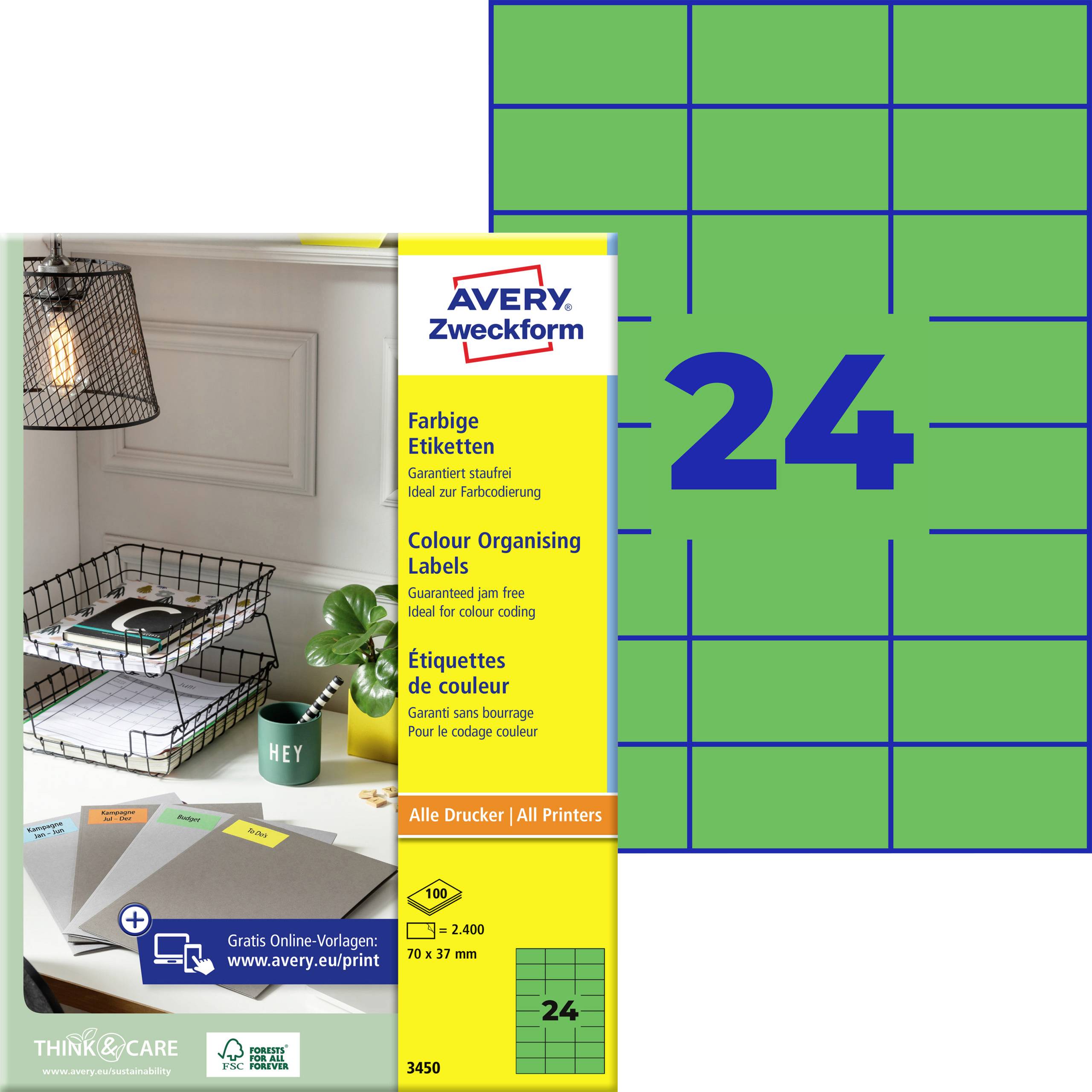 Confezione di etichette con codice colore Avery Zweckform con 24 fogli, mostrata insieme a griglia di etichette verdi ed esempio di scrivania; per tutti i stampanti.