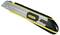 Coltello universale giallo e nero in metallo e plastica con lama regolabile, nome del marchio visibile al centro.