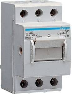 Un interruttore magnetotermico tripolare con marcatura blu in alto. Contrassegnato con '63 A, 400 V~'. Interruttore in posizione 'Spento'.