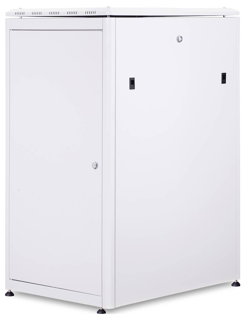 Un armadietto metallico bianco chiuso, con feritoie di ventilazione nella parte superiore e piedini regolabili. Adatto per la conservazione sicura di dispositivi.