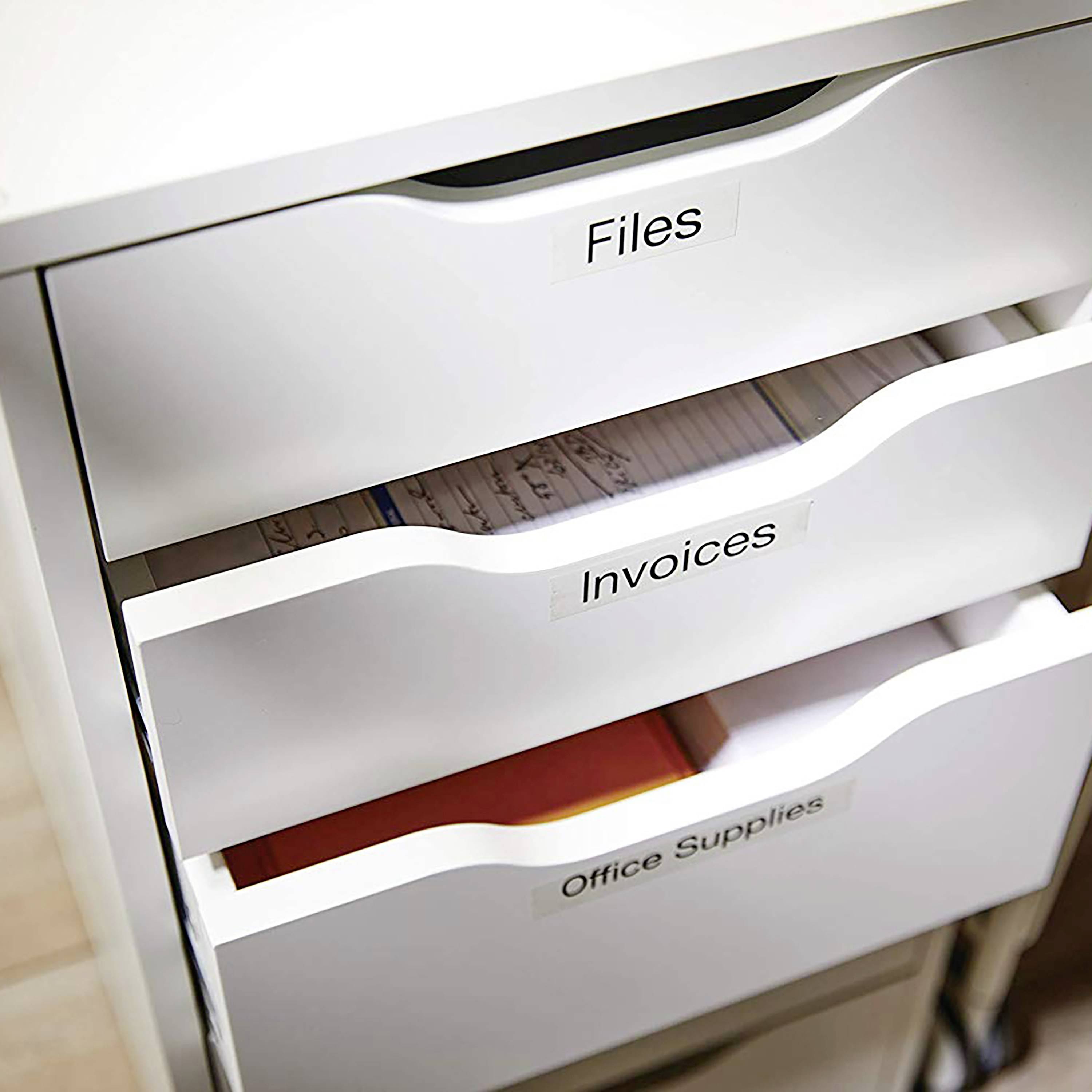 Un armadio aperto con tre cassetti etichettati: in alto 'Files', al centro 'Invoices', in basso 'Office Supplies'.
