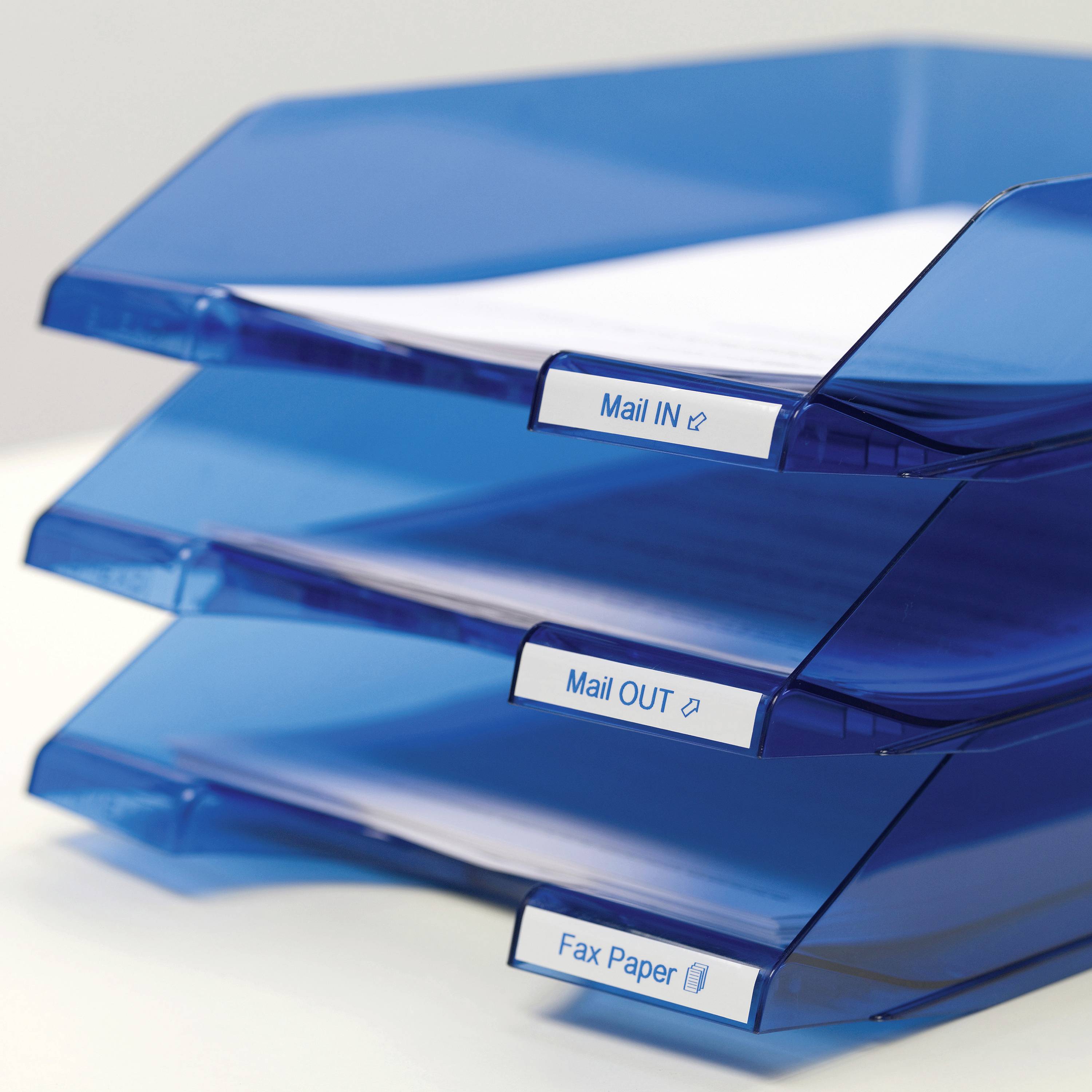 Tre cartelle blu: 'Mail IN' in alto, 'Mail OUT' al centro, 'Fax Paper' in basso. Contengono fogli bianchi.