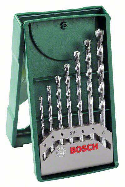 Set di punte per trapano Bosch verde con otto punte metalliche di diversi diametri da 3 a 8 mm, sistemate in un supporto inclinato e verticale.