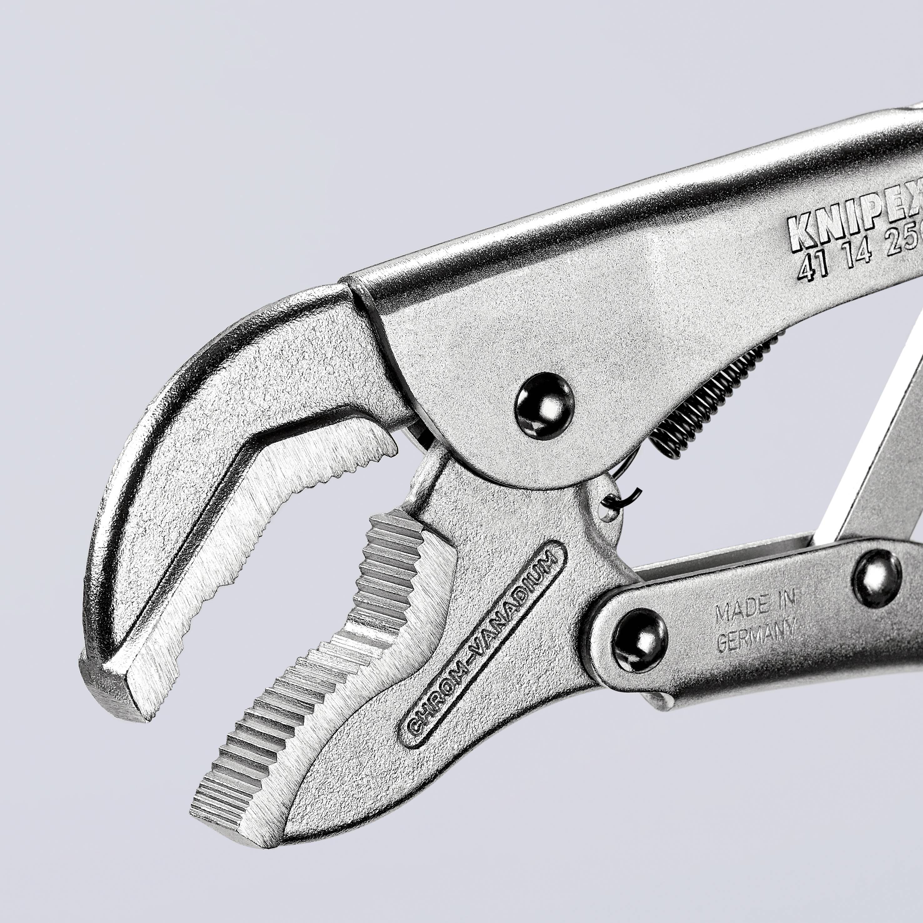 Una pinza per tubi Knipex con corpo in metallo grigio. Morsetti e denti per una presa salda. Fabbricata in Germania.